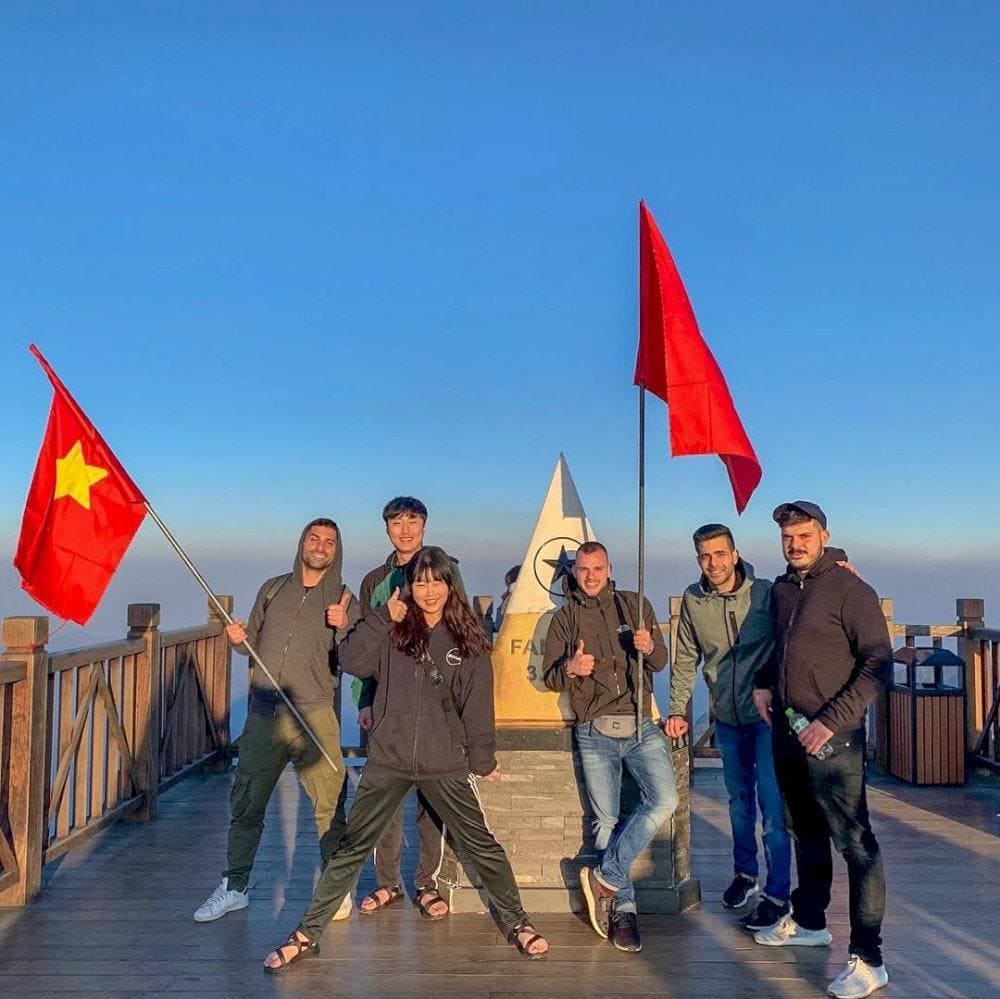 Hãy mặc ấm khi lên đỉnh Fansipan ngay cả khi bạn đi vào mùa hè (Nguồn: Internet)